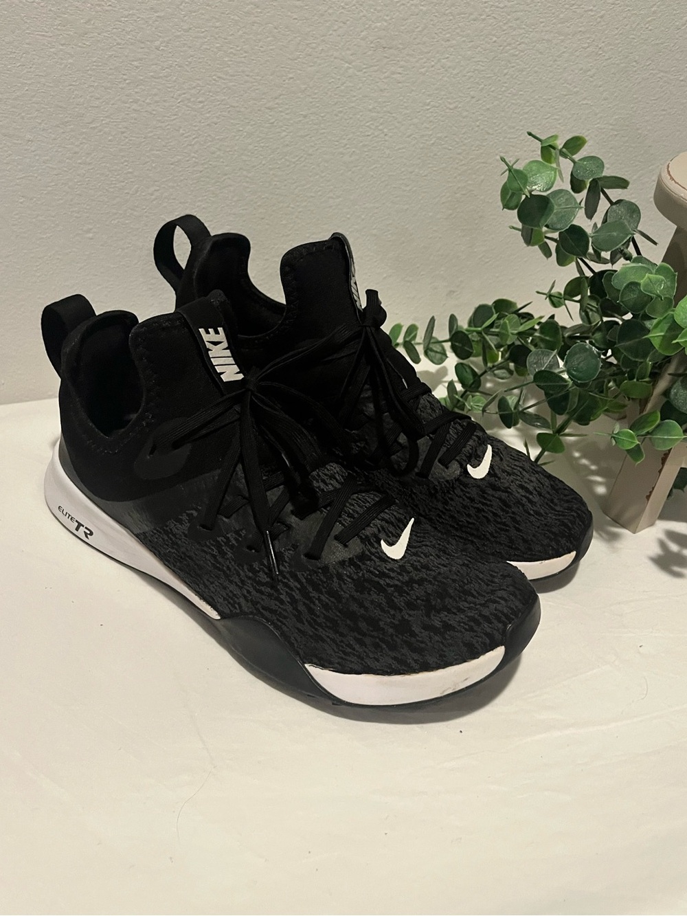 Nike Foundation Elite TR training sneakers size 8.5